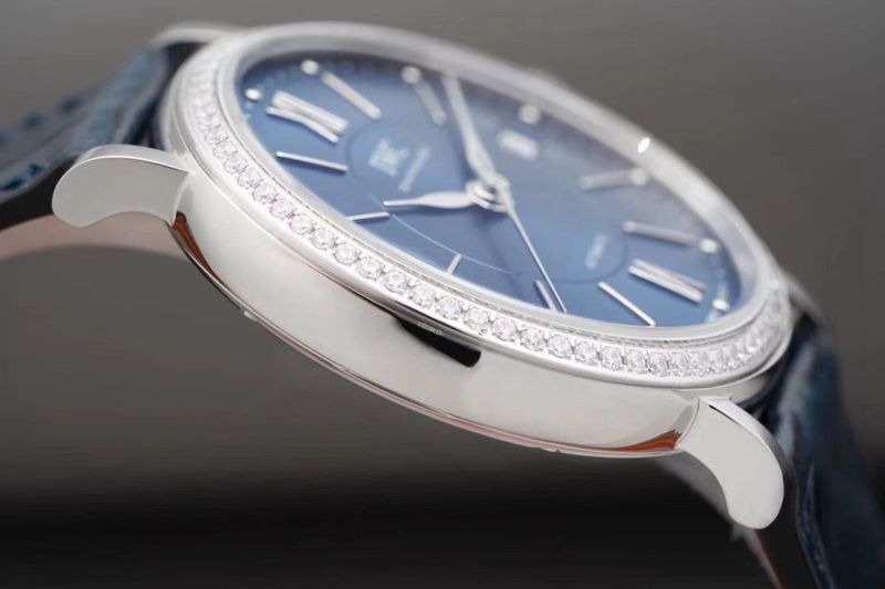 IWCreplica watch women's model Portofino extremely elegant ladies' watch side view
