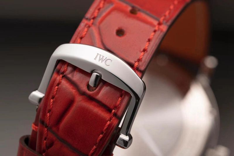IWC's masterpiece women's watch Portofino top-tierladies' watchclasp picture