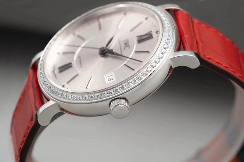 IWC's masterpiece women's watch Portofino top-tierladies' watch side view