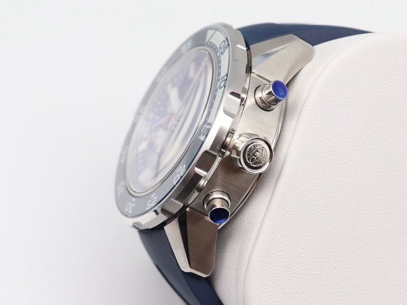 Side view of the Universal collectible watches Aquatimer series watch