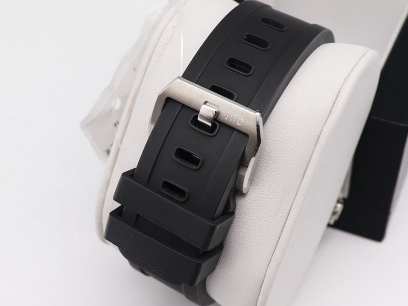 Universal collectible watches Marine Chronograph Collection Watch Buckle Diagrams