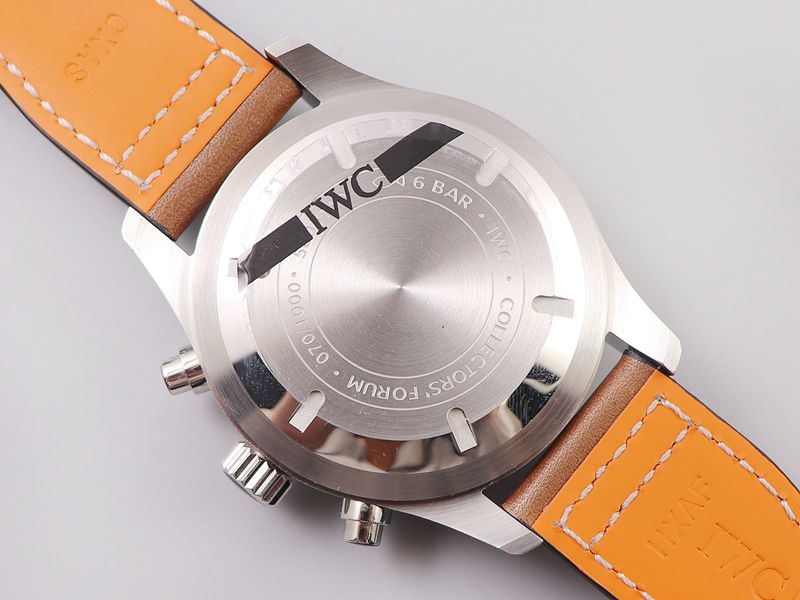 IWC watch IWC3777 pilot chronograph series watch back cover picture
