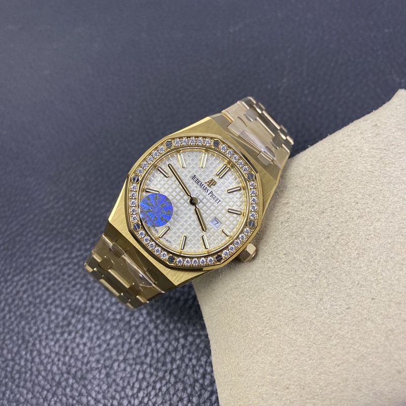 Audemars Piguetreplica watch women's Royal Oak67650 series yellow gold white dial watch front view