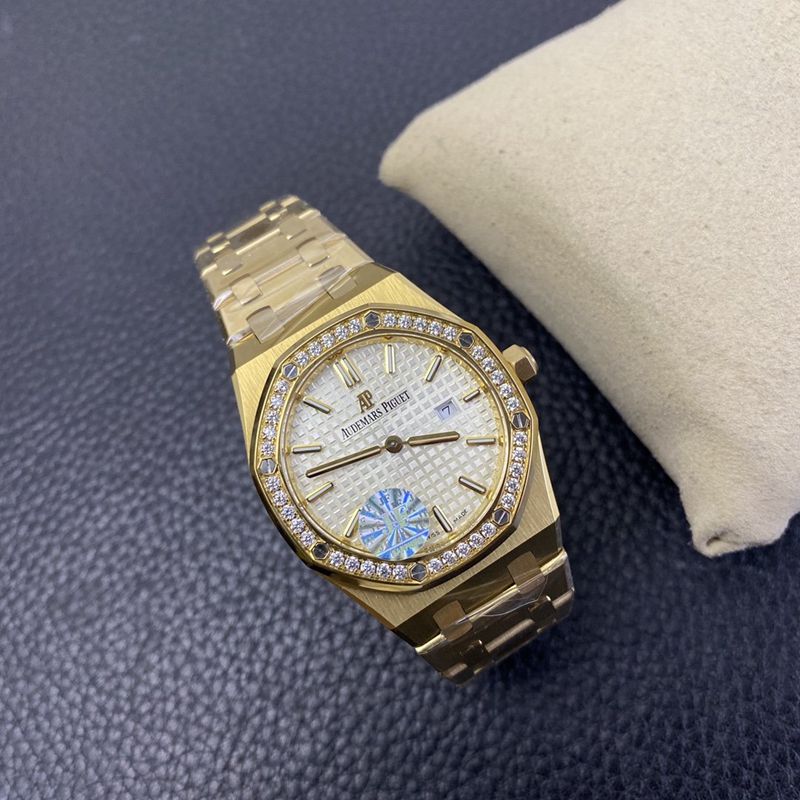 Audemars Piguetreplica watch women's Royal Oak67650 series yellow gold white dial watch front view