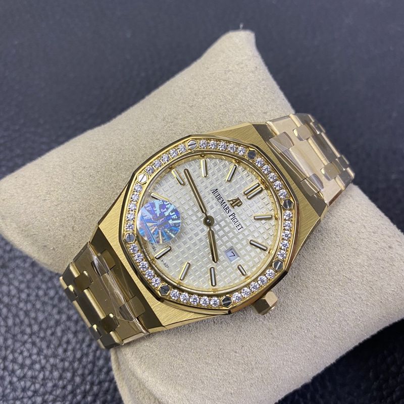 Audemars Piguetreplica watch women's Royal Oak67650 series yellow gold white dial watch front view