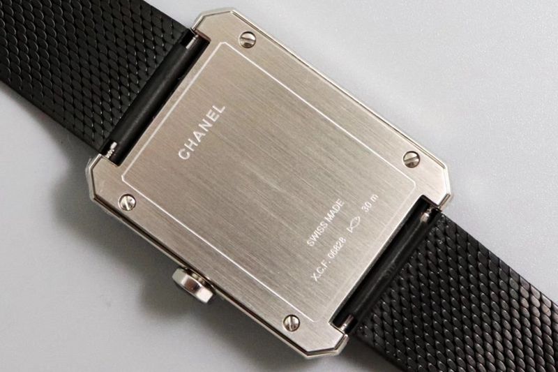 Back cover of Chanel high-quality watch, the first PREMIÈRE watch full of feminine charm