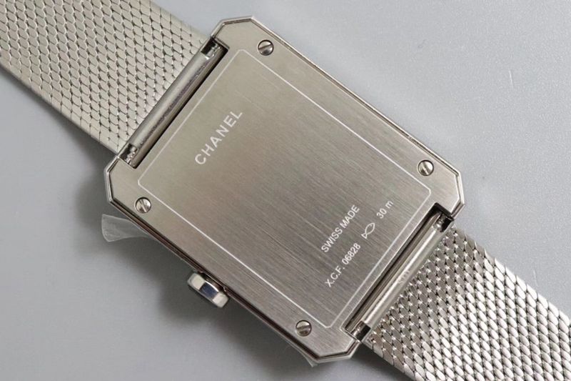 Chanel high-quality watch will be the first PREMIÈRE watch full of feminine charm. Back cover picture