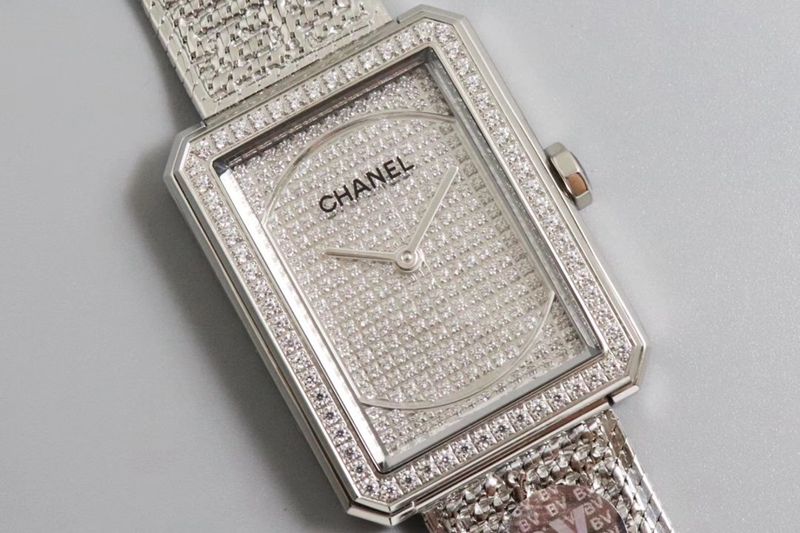 Chanel high-quality watch will be the first PREMIÈRE watch full of feminine charm front view