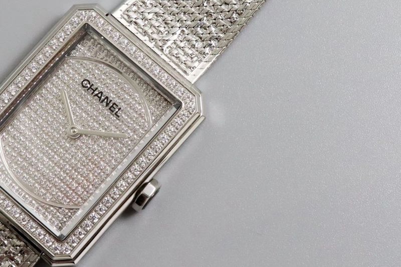Chanel high-quality watch will be the first PREMIÈRE watch full of feminine charm detail shots