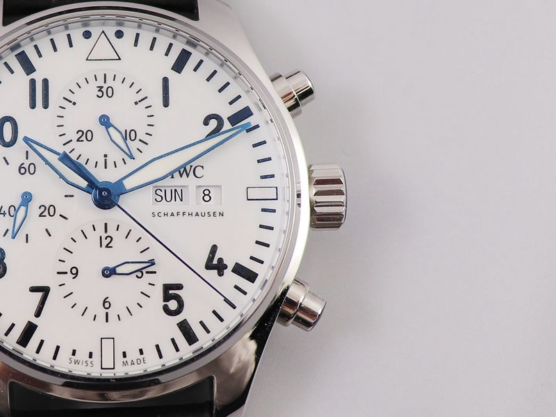 Details of the Universal collectible watches IWC 3777 Pilot's Watch Chronograph Series