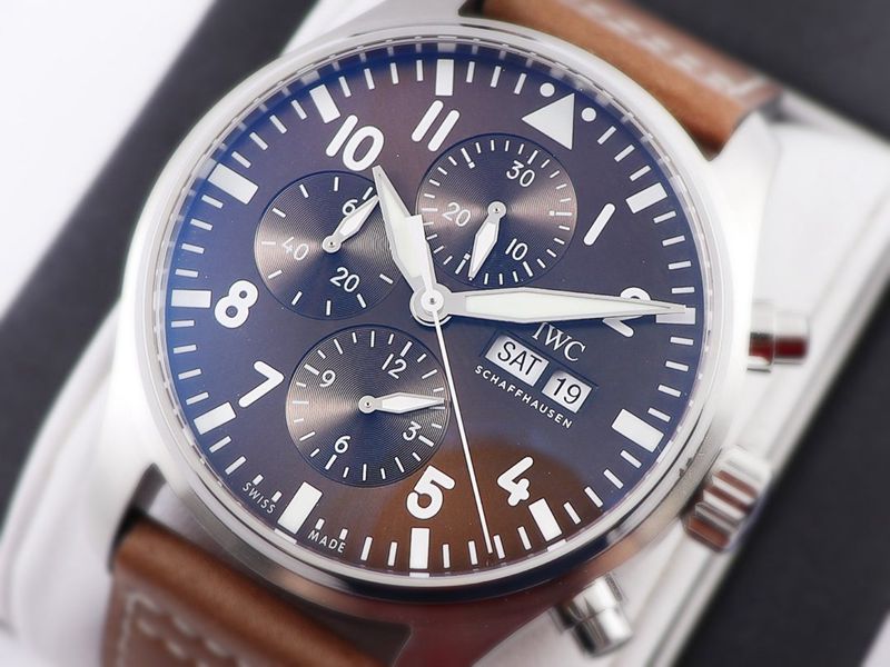 IWC high-quality watch IWC3777 pilot chronograph series watch front view