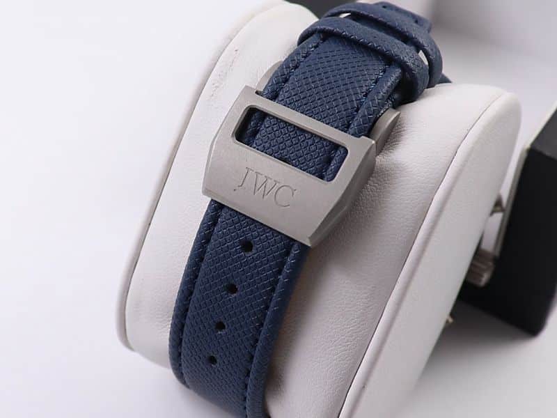 IWC watch pilot series watch TOP GUN naval air combat unit chronograph watch clasp picture