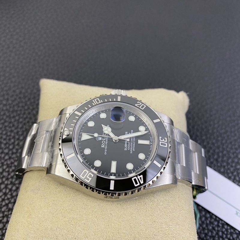 Rolexreplica watch Black Submariner watch side view