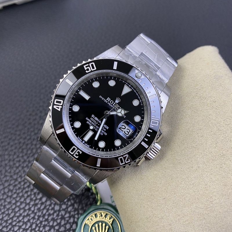 Rolexreplica watch Black Submariner watch front view