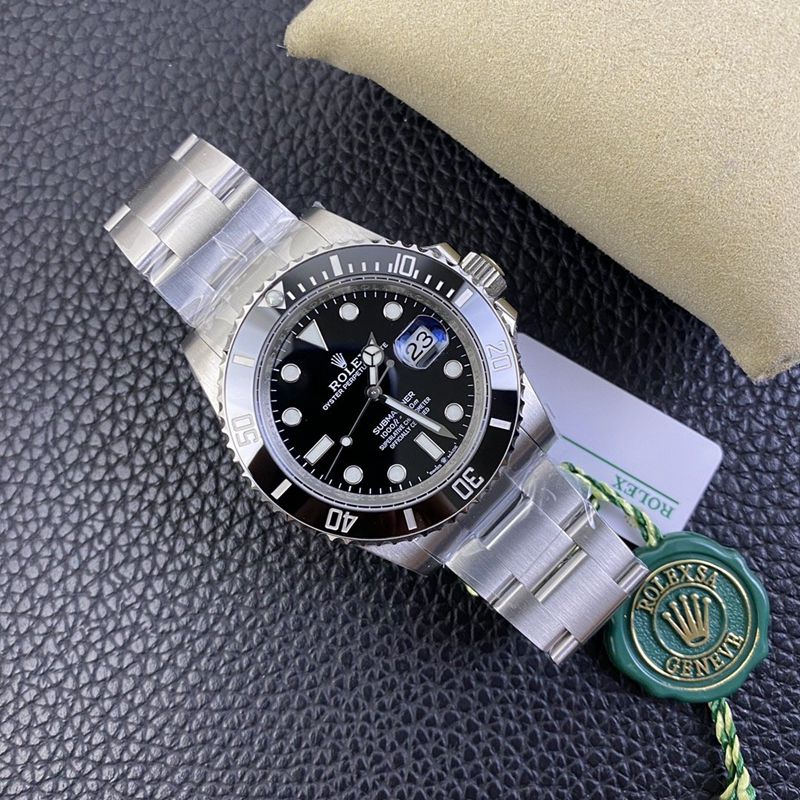 Rolexreplica watch Black Submariner watch front view
