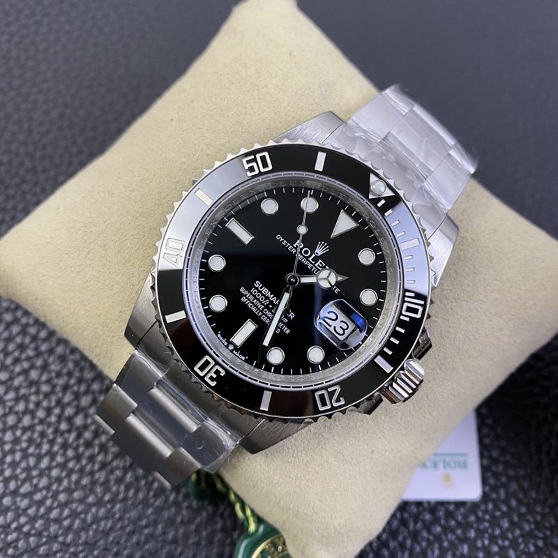 Rolexreplica watch Black Submariner watch front view