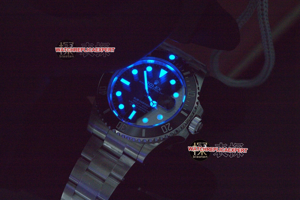 Rolexreplica watch Black Submariner watch lume picture