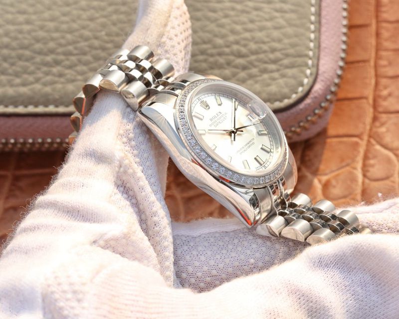 Rolex watch ROLEX Datejust women's series watch side view