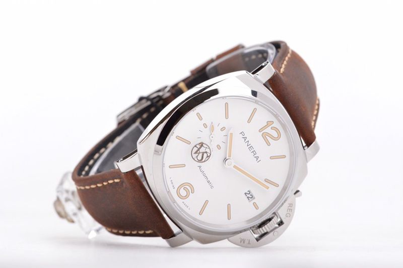 Paneraireplica Watch Lumino Dürr PAM1046 Classic Sandwich Beige Dial Watch Front View