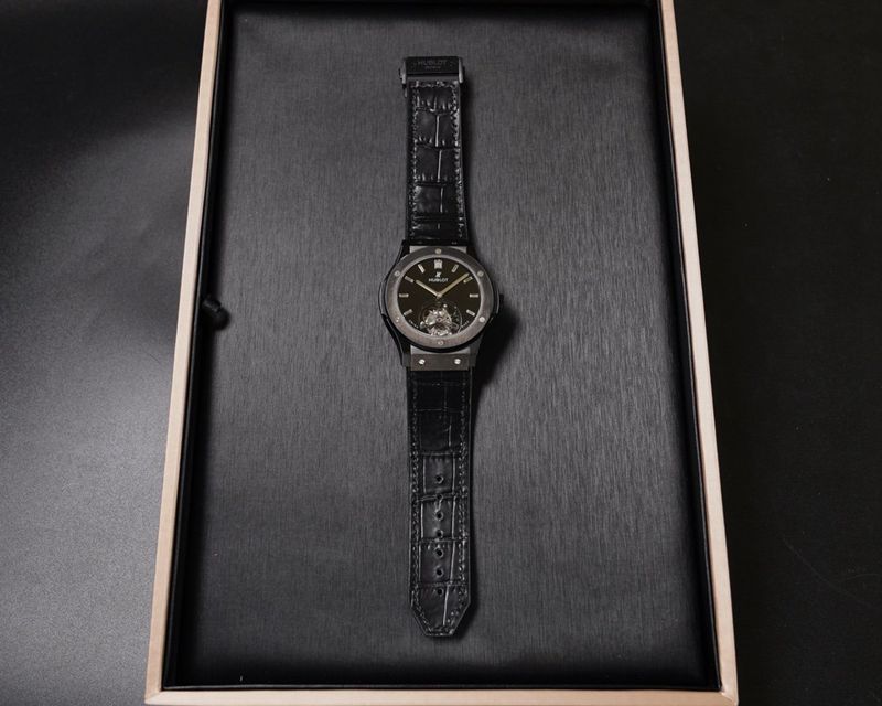 Hublotsuper watch (Hublot) classic fusion series tourbillon watch front view