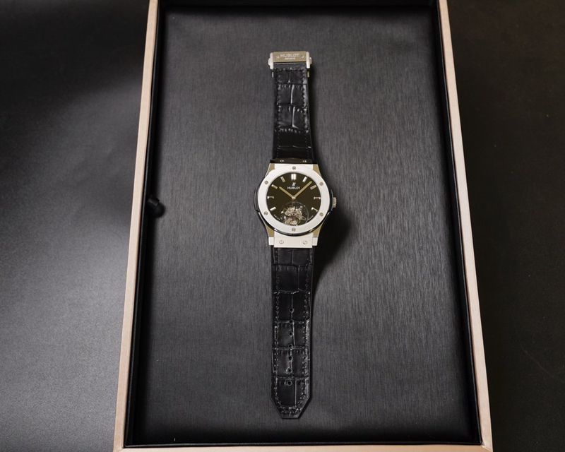 Hublotsuper watch (Hublot) classic fusion series tourbillon watch front view