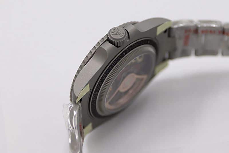 Rolexreplica watch SUBSubmariner back diamond customized version watch side view
