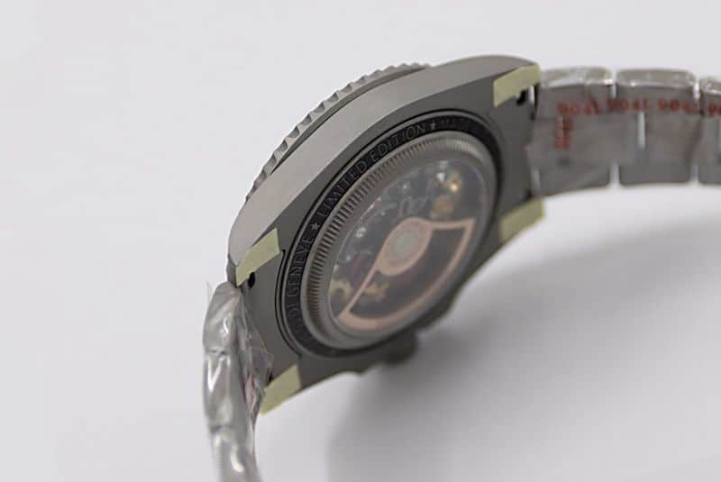 Rolexreplica watch SUBSubmariner back diamond customized version watch side view