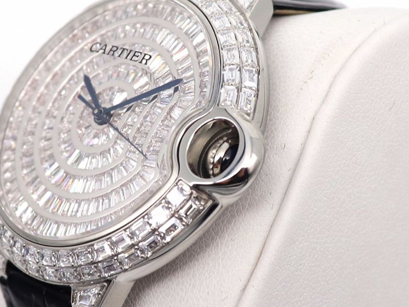 Cartier watch Cartier blue balloon square diamond baby's breath watch detail shots