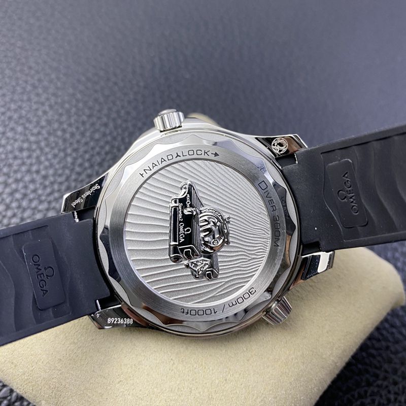 Omegareplica watch Seamaster yacht 300-meter series tribute to the blue diving watch back cover picture