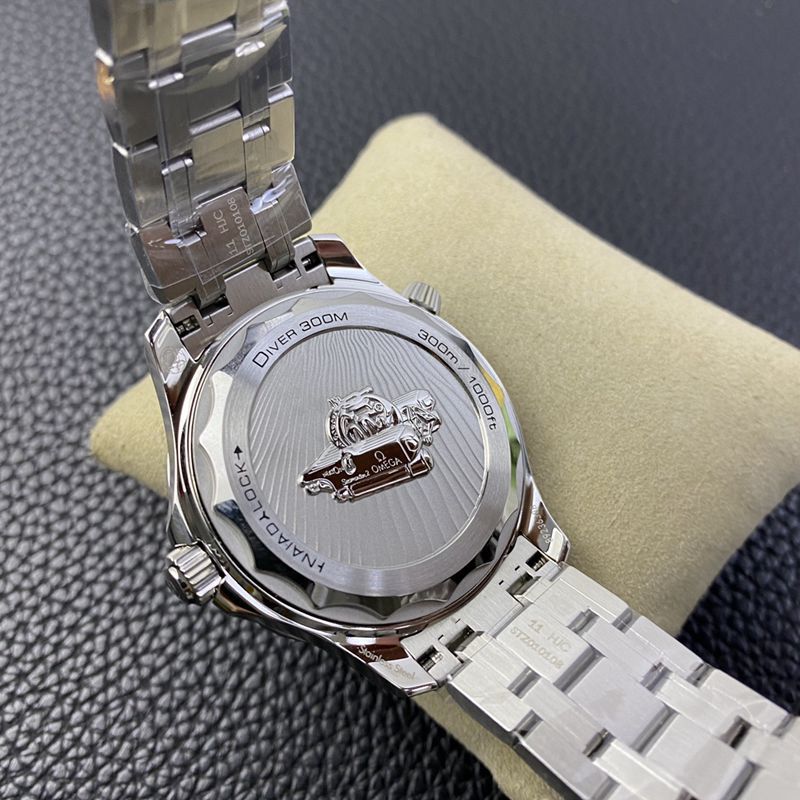 Omega high-quality watch Seamaster yacht 300-meter series tribute to the blue diving watch back cover picture