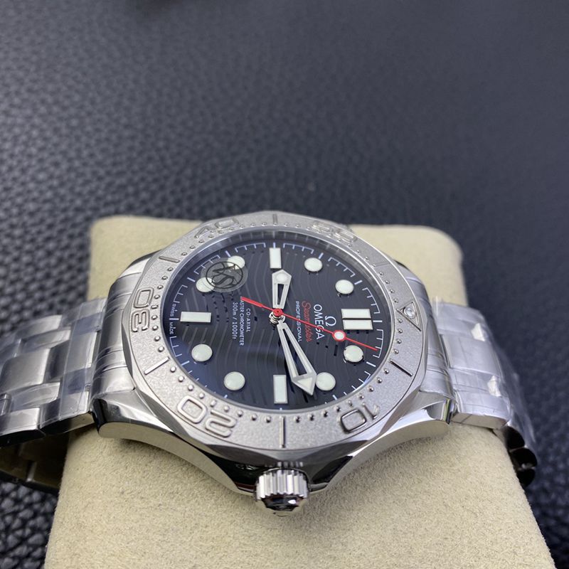 Omega high-quality watch Seamaster yacht 300-meter series tribute to the blue diving watch side view