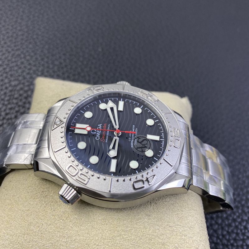 Omega high-quality watch Seamaster yacht 300-meter series tribute to the blue diving watch side view