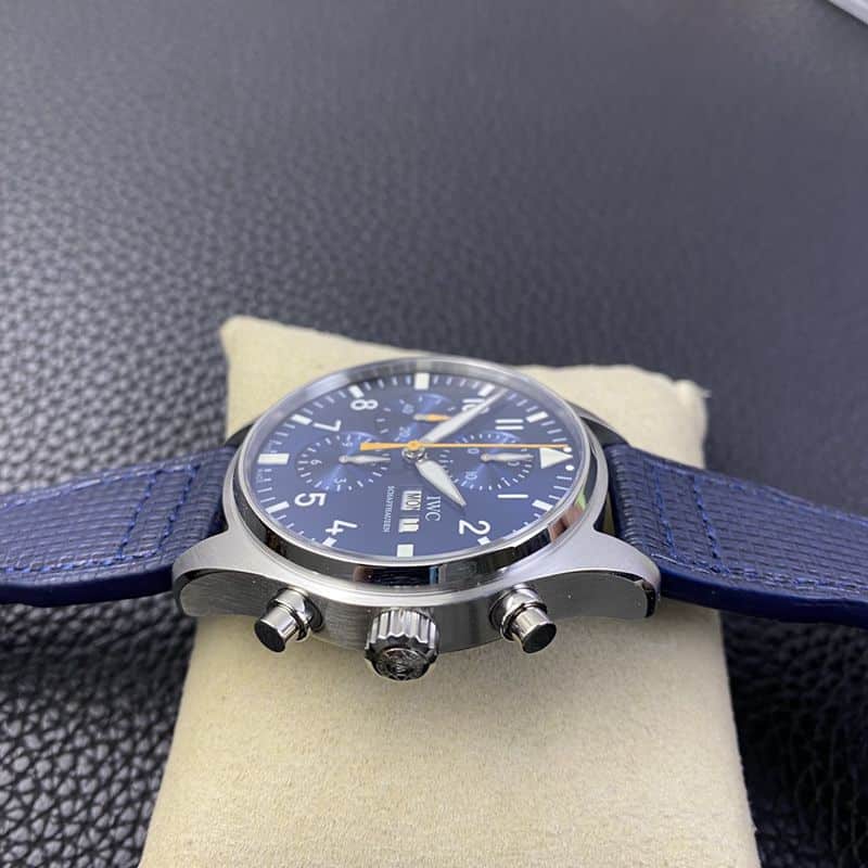 IWCIWChigh-quality watch pilot series IW377729 watch blue captain special edition men's mechanical watch side view