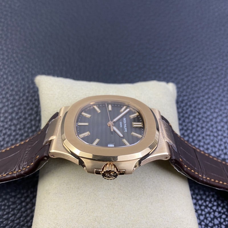 3K Factorytop-tierPatek Philippereplica watch Nautilus324SC ultra-thin mechanical rose gold crocodile leather side view