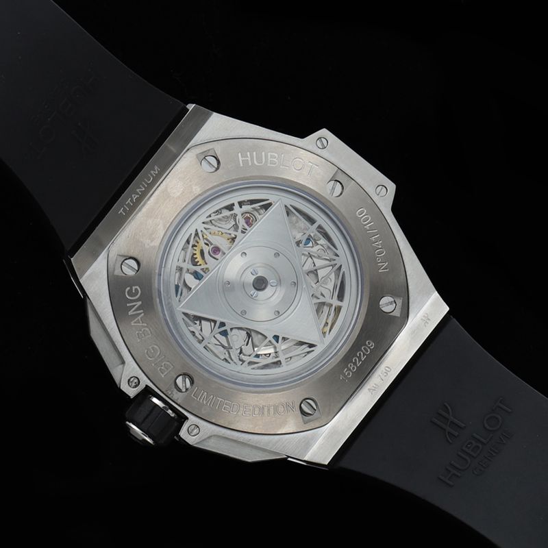 HublotHublotsuper watch new BigBangSangBleuII tattoo men's mechanical watch movement picture