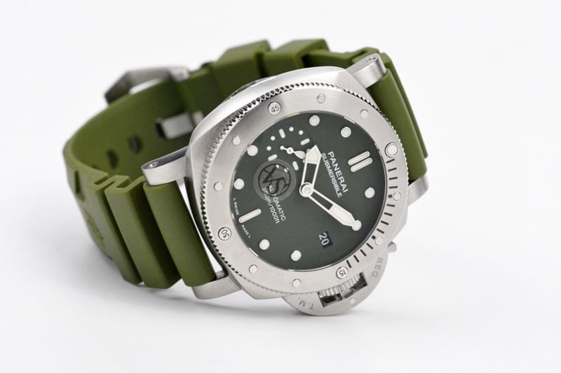 VS Factory2020 Paneraireplica new product PAM1055 watch 42MM Green Sea Spirit front view
