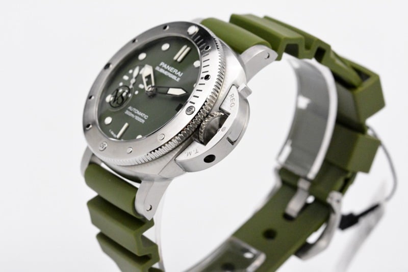 VS Factory2020 Paneraireplica new product PAM1055 watch 42MM Green Sea Soul side view