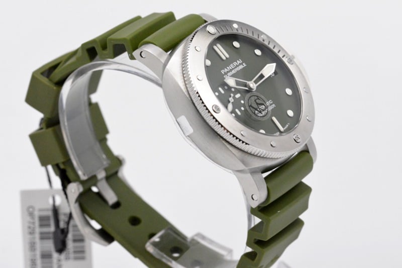 VS Factory2020 Paneraireplica new product PAM1055 watch 42MM Green Sea Soul side view