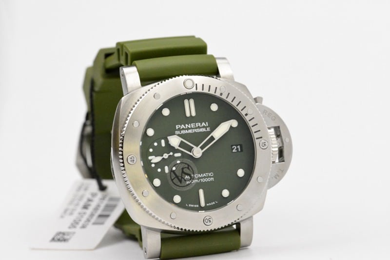 VS Factory2020 Paneraireplica new product PAM1055 watch 42MM Green Sea Spirit front view