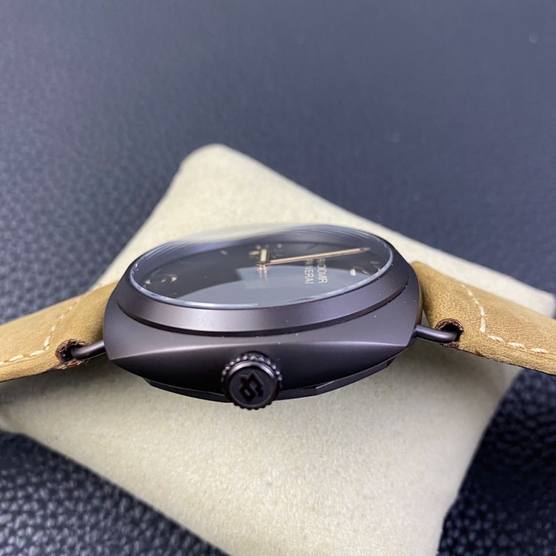 SF factory Paneraireplicapam00504titanium watch power up to 5 days side view