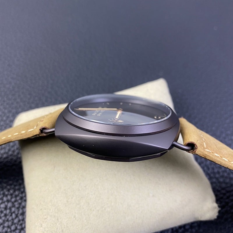 SF factory Paneraireplicapam00504titanium watch power up to 5 days side view
