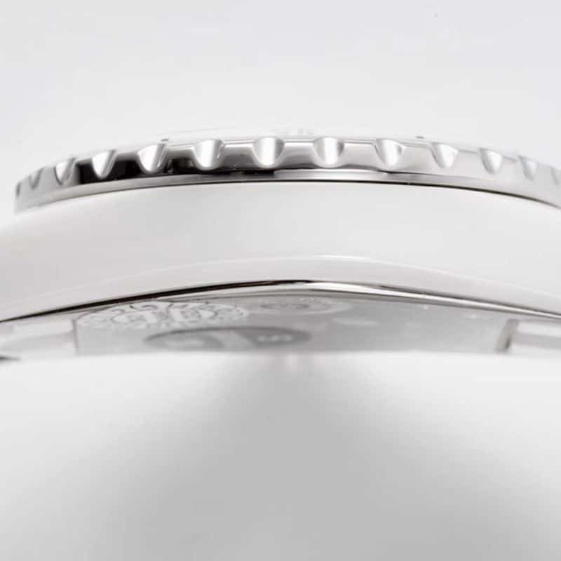 Chaneltop-tierhigh-quality watch J12 series ladies quartz watch side view