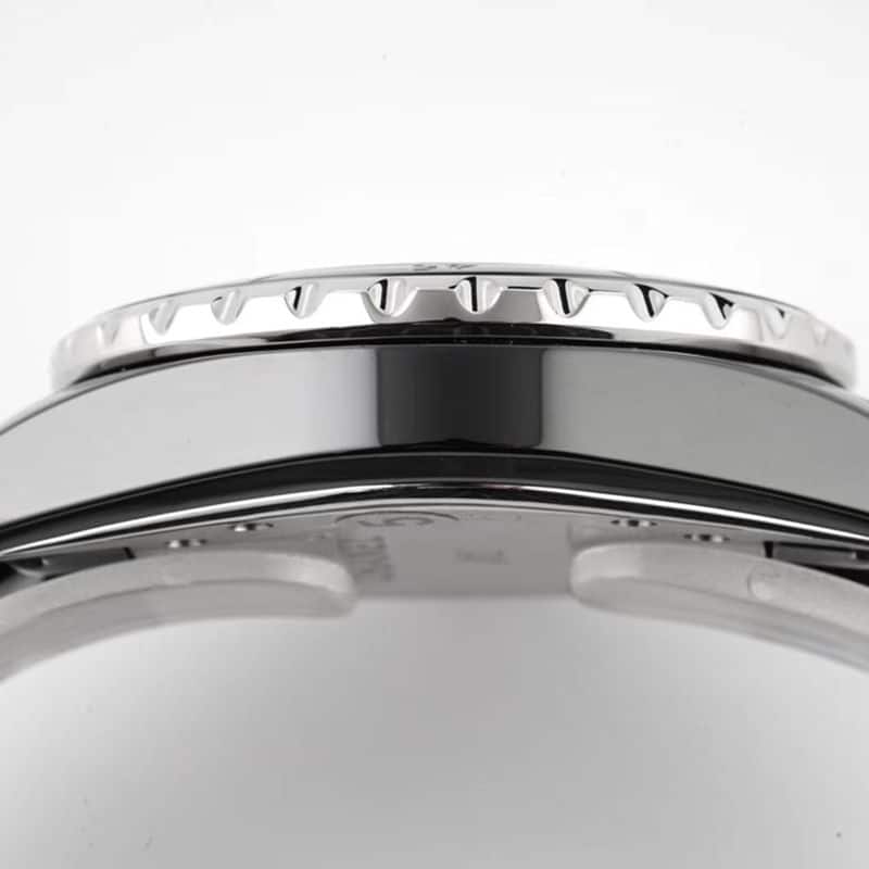 Chaneltop-tierhigh-quality watch J12 series ladies quartz watch side view