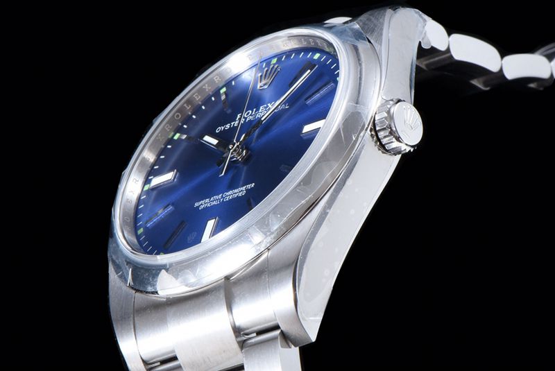 Rolextop-tier watch Oyster Perpetual series men's mechanical blue dialsteel bracelet watch side view