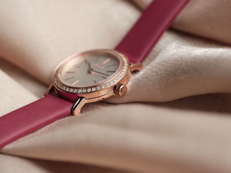 Piaget top-tiersuper watch ALTIPLANO series ladies diamondleather strapquartz casual watch side view