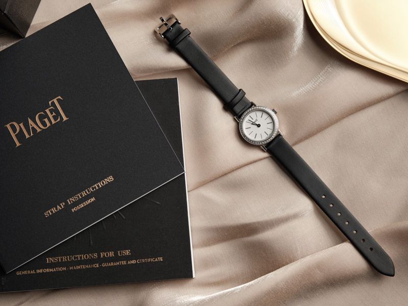 Piaget top-tiersuper watch ALTIPLANO series diamondquartz casual white dial ladies watch front view