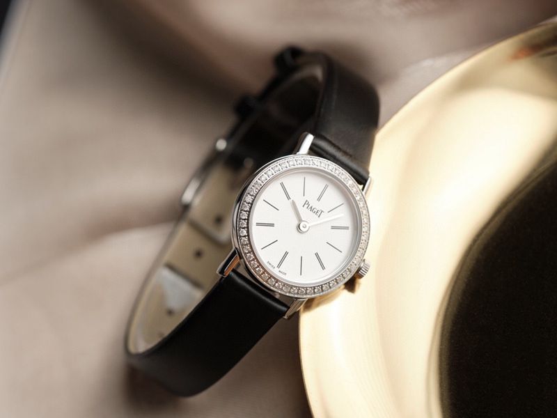 Piaget top-tiersuper watch ALTIPLANO series diamondquartz casual white dial ladies watch front view