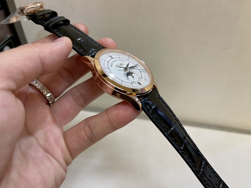 Patek Philippesuper watch complex monthly calendar date displayday display series men's leather strap mechanical rose gold watch side view