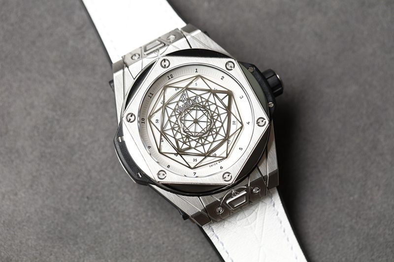 Hublot top high-quality watches BigBang series tattoo men's mechanical white disk watch front view