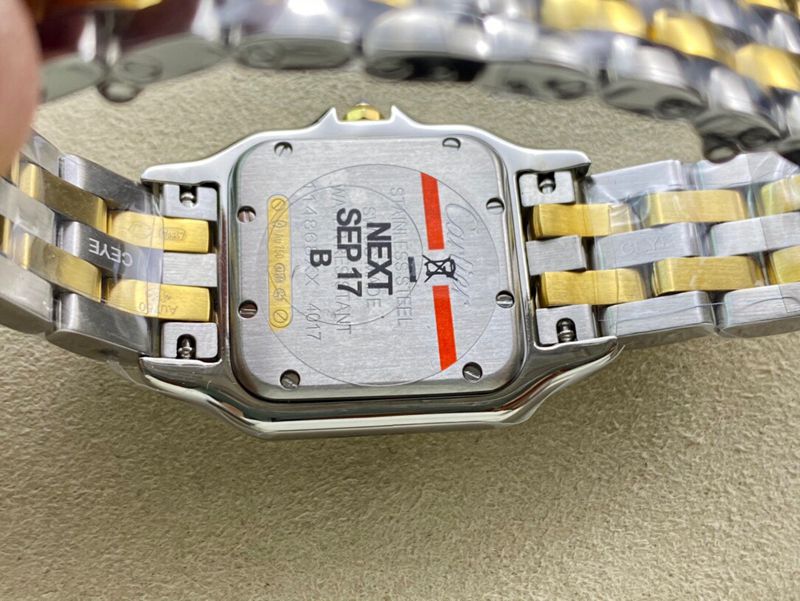 Cartiertop-tier watch cheetah series ladies quartz gold steel bracelet watch back cover picture
